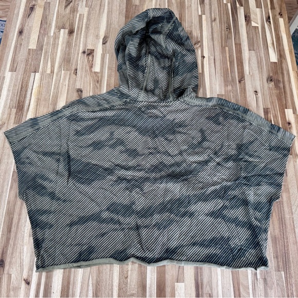 Women’s Gray Hooded Sleeveless Poncho with Pink Drawstring - Picture 5 of 5